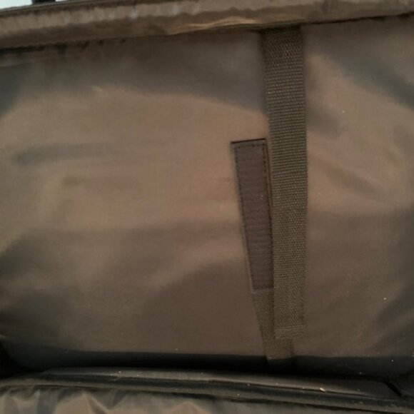 Case Logic 15.6-Inch Laptop Case (VNCI-215) Black, PC - Picture 4 of 5